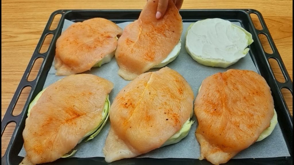 Una cena veloce e dietetica, preparate il pollo così e infornate. Solo 140 Kcal!