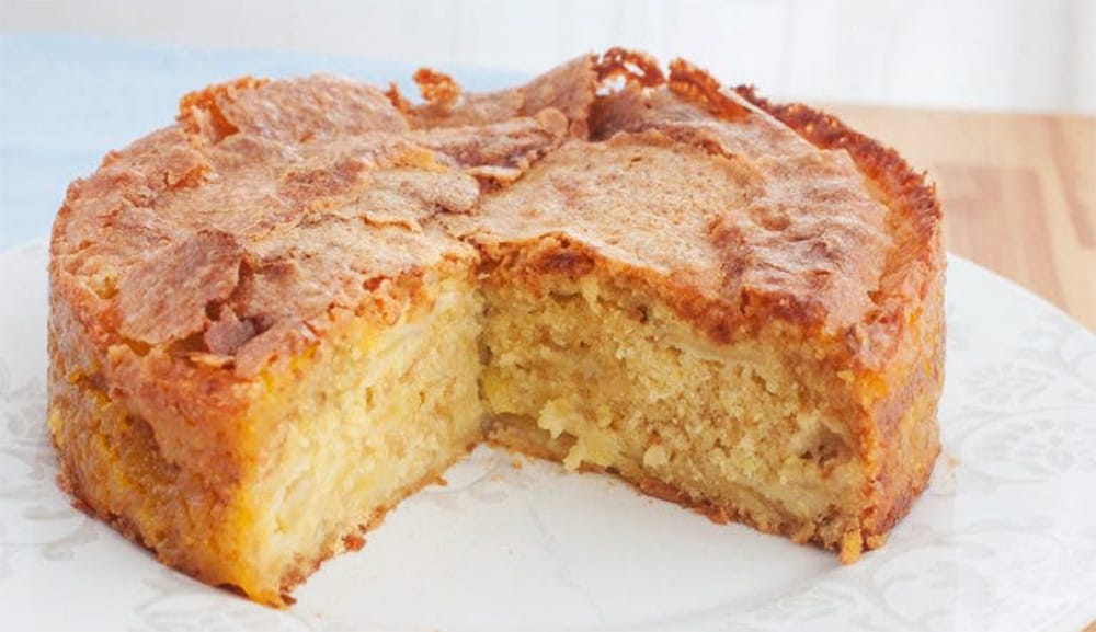 La torta della Normandia con tante mele, morbida dentro e croccante fuori. Solo 170 Kcal!