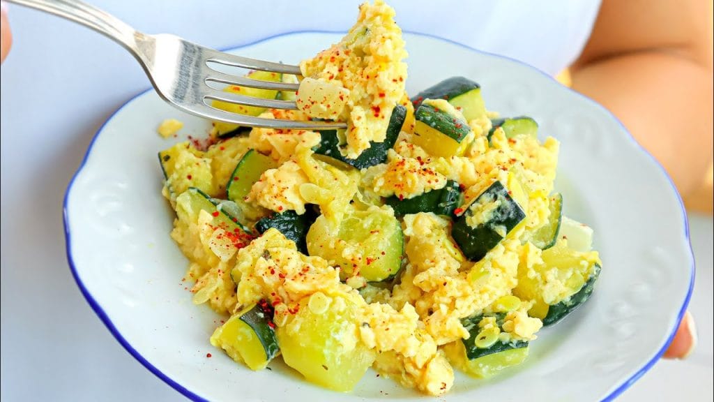 Avete 2 zucchine e delle uova? Provate questa ricetta, vi farà perdere peso. Solo 200 Kcal!