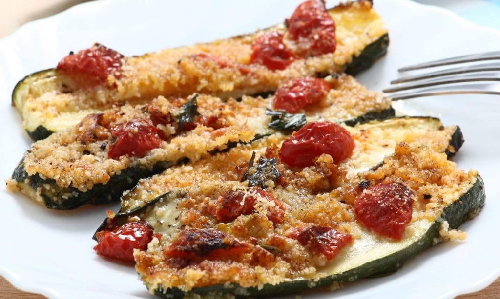 Zucchine gratinate al forno, così dietetiche e deliziose non le hai mai provate. Solo 60 Kcal!