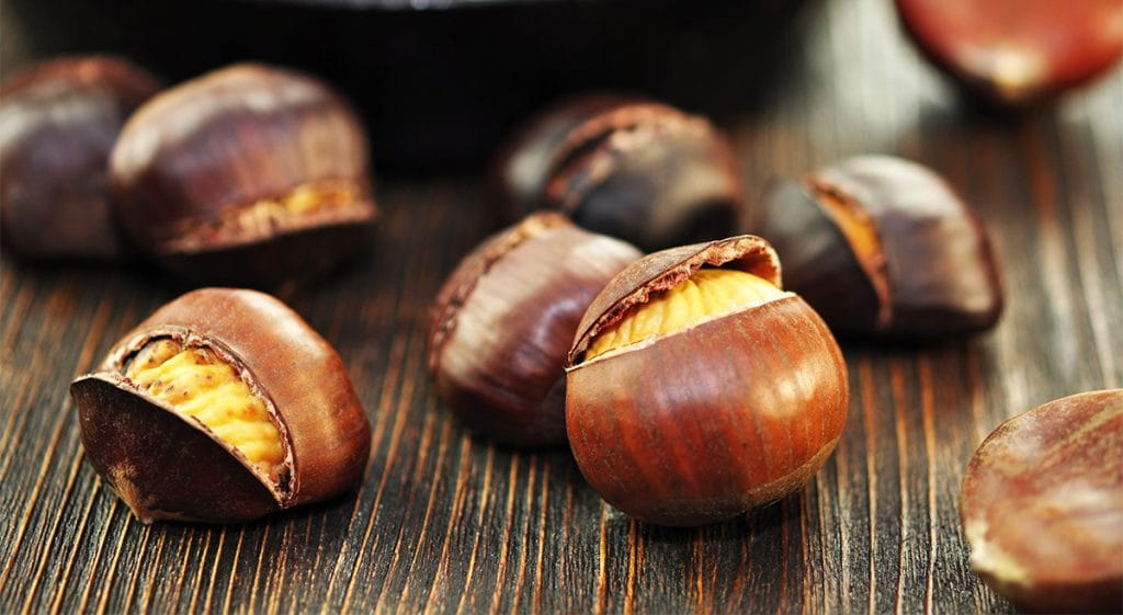 Il segreto per avere delle castagne perfette al forno, in padella e al microonde. Basta fare così!