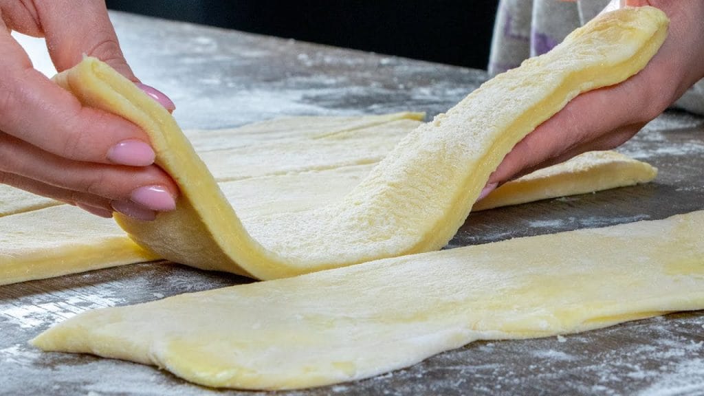 Dolce solo pasta sfoglia, arrotolate e infornate, è spettacolare. Solo 180 Kcal!