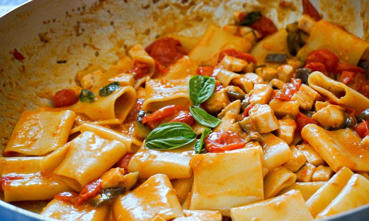 Paccheri pesce spada, melanzane e pomodorini