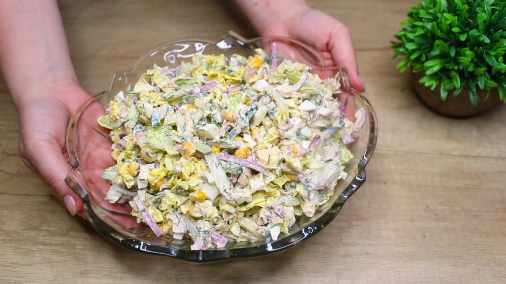 Prepara questa insalata di tonno e cavolo se vuoi perdere peso. Solo 200 Kcal!