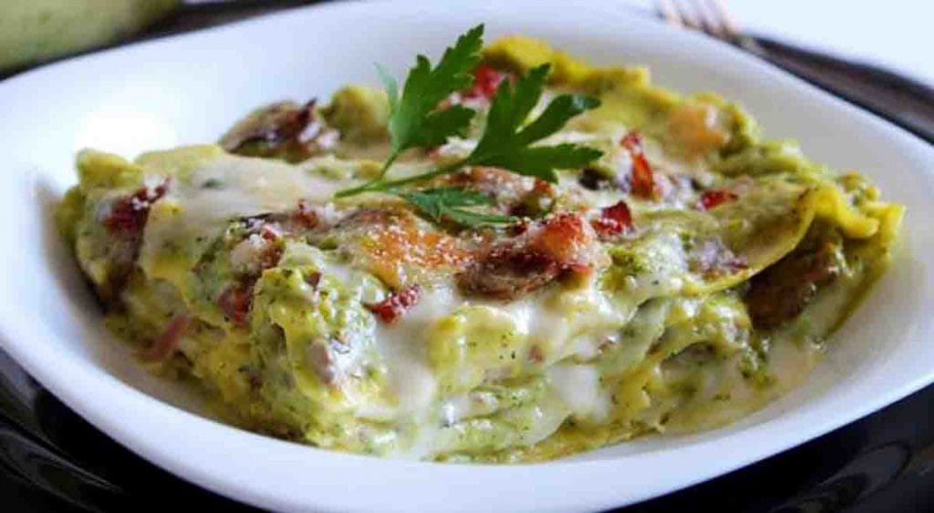 Lasagna crema di zucchine, funghi e speck, tanto buona ma altrettanto dietetica. Solo 340 Kcal!