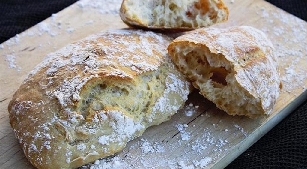 Pane casereccio senza impasto, avete mai provato una ricetta così facile? Solo 180 Kcal!