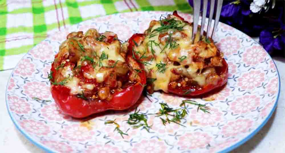 Peperoni ripieni al forno