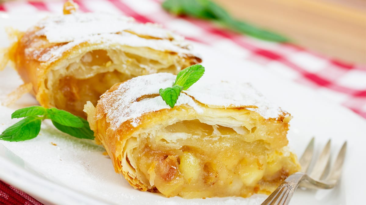 Strudel di mele, uvetta e cannella