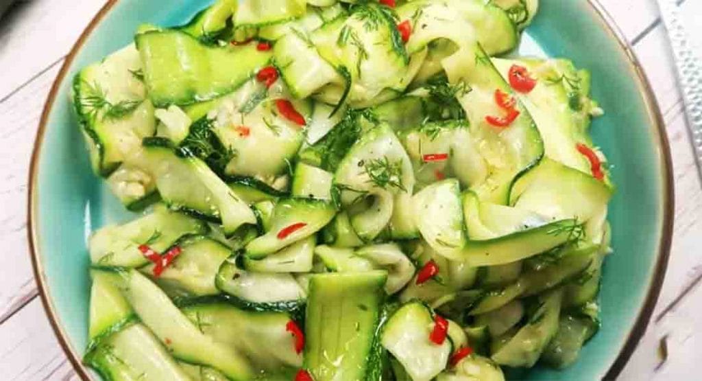 Le zucchine marinate per un contorno alternativo dietetico, ma buono. Solo 60 Kcal!