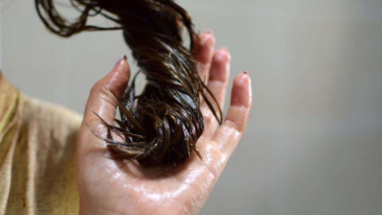 Aceto di cocco per i capelli