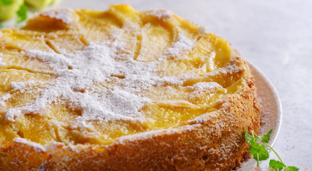 Torta di mele con ripieno di crema
