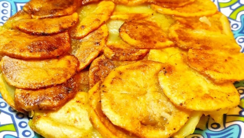 Tortino di patate al forno dietetiche, senza uova e un cucchiaio di olio. Solo 220 Kcal!