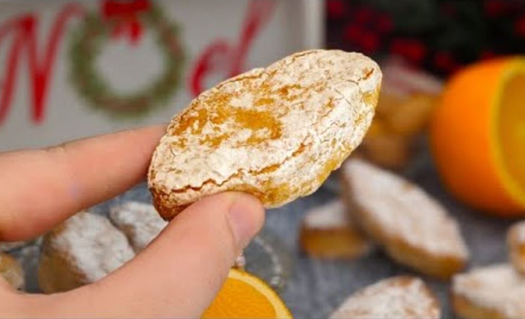Mandorle e arancia, i biscotti natalizi senza farina né grassi da fare nei giorni di festa!
