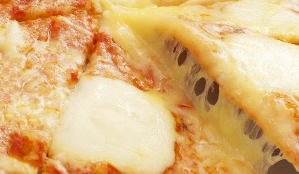 Pizza in padella light, come farla senza farina usando solo questo ingrediente. Ha 100 Kcal!