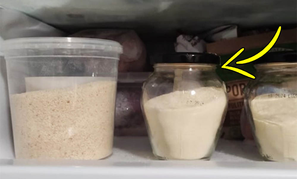 Metti la farina in freezer in un barattolo chiuso. Il trucco geniale!