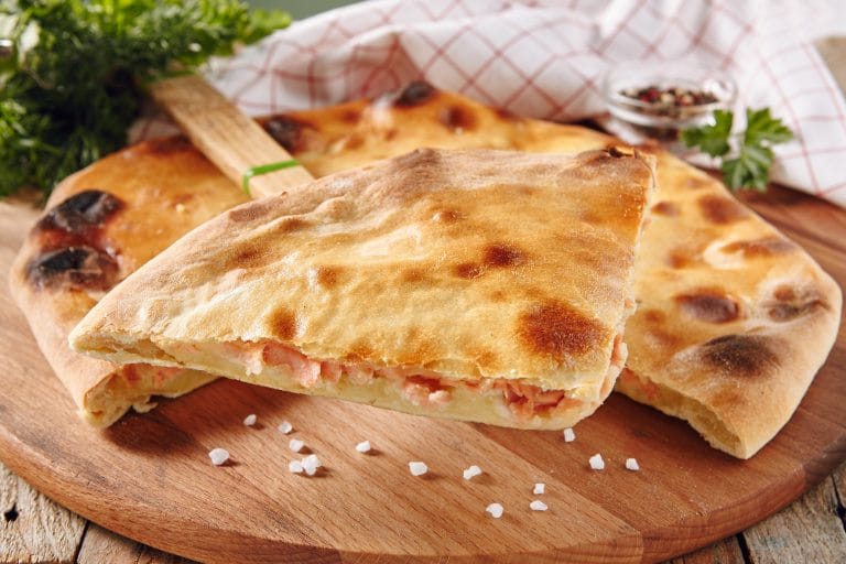 Per una cena golosa ma con poche calorie, ecco la ricetta della focaccia ripiena! Solo 250 Kcal