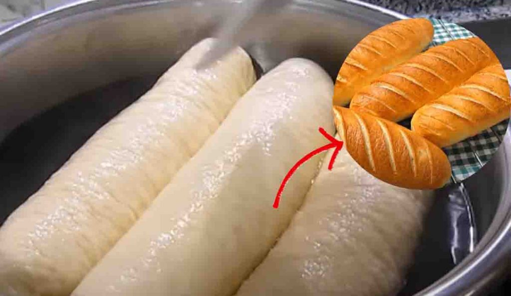 Pane bollito, il segreto per cuocerlo in acqua in poco tempo. Ha solo 220 Kcal a filoncino!