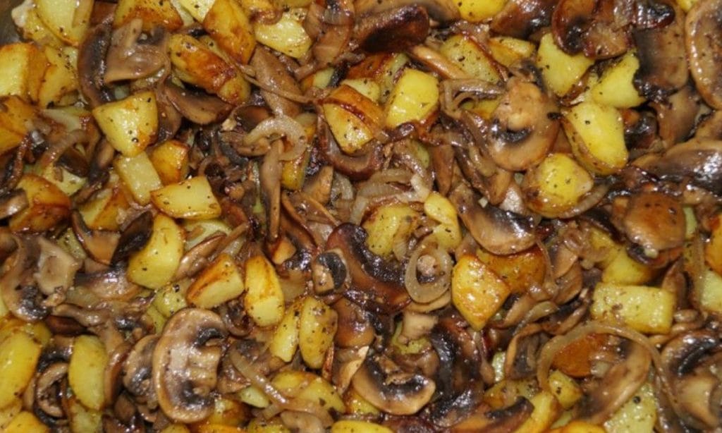 Un contorno super! Le patate non sono mai state così saporite coi funghi. Solo 170 Kcal