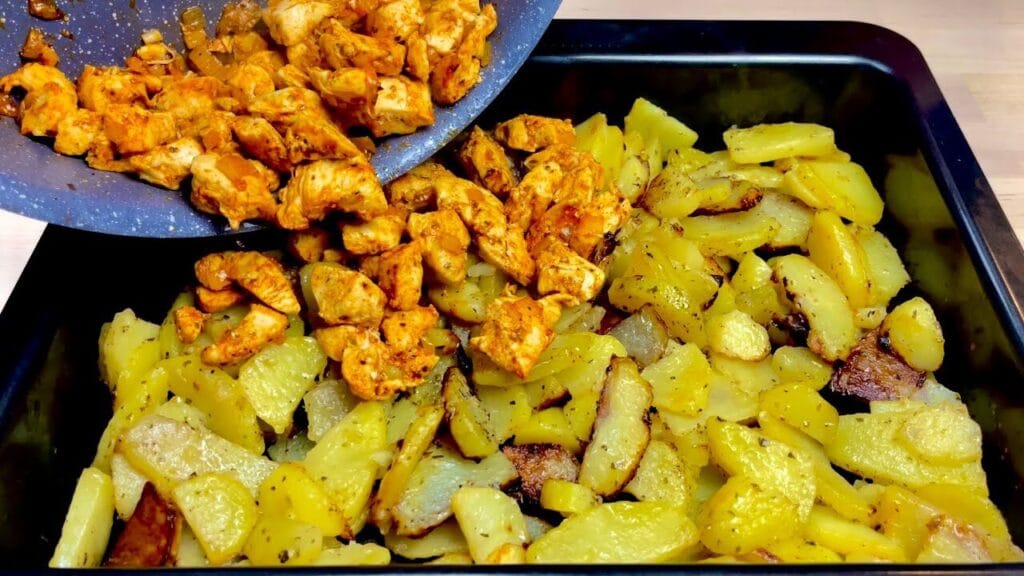Patate e pollo in teglia, una ricetta super deliziosa ma anche dietetica. Solo 260 Kcal!