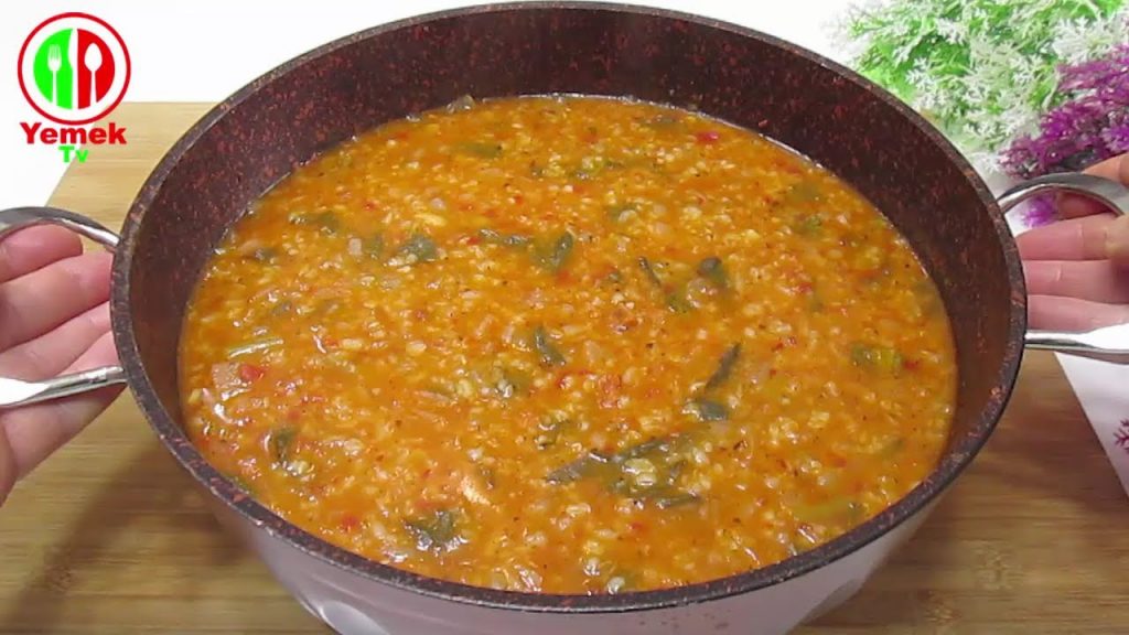 La zuppa di lenticchie, così saporita è meglio della carne. Ha solo 210 calorie!