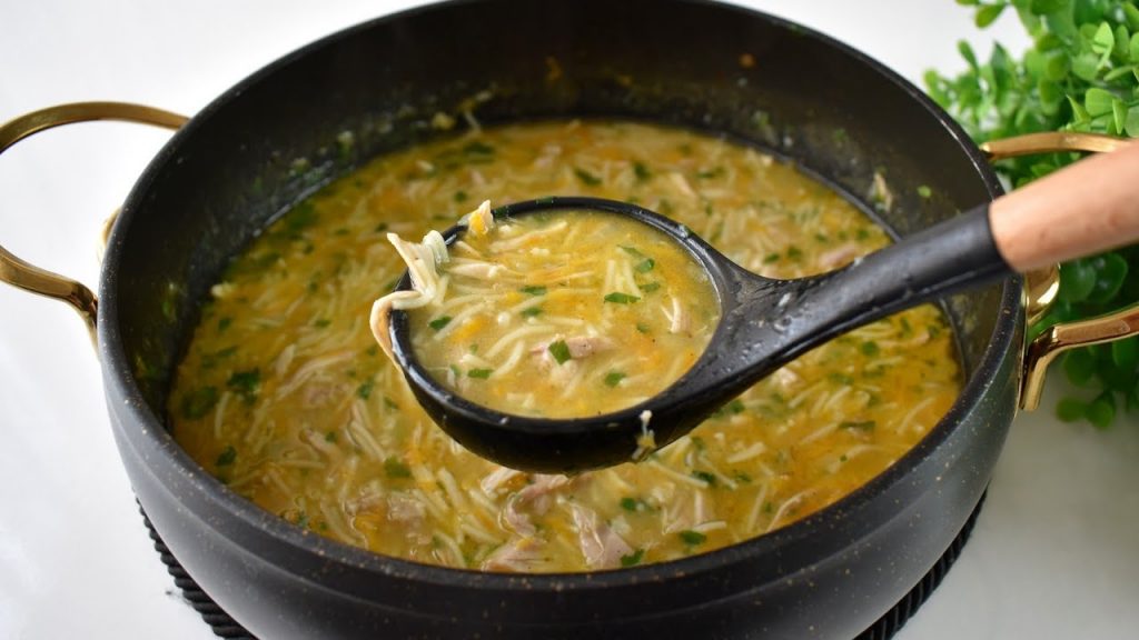 Zuppa proteica e ricca di fibre, brucia il grasso e contrasta la stitichezza. Solo 180 Kcal!