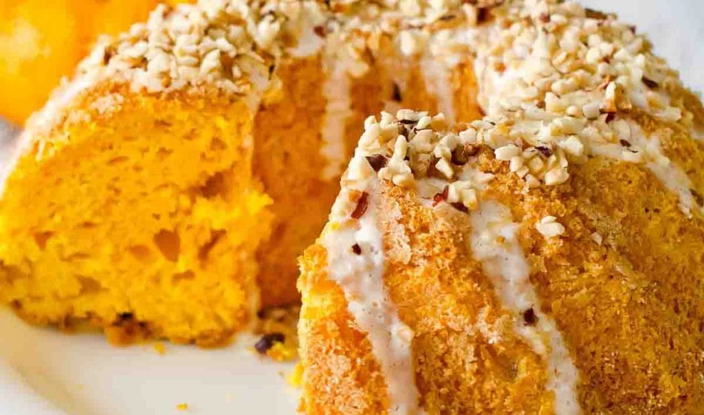 Ciambellone alle carote, mandorle e limone; l’impasto alto e soffice! Solo 190 Kcal