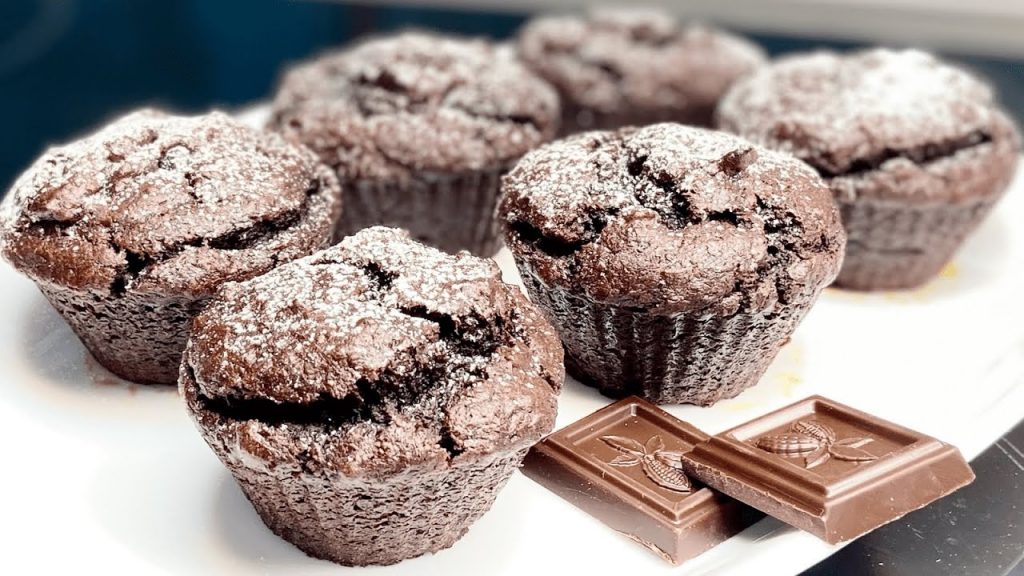 Cacao e datteri, i muffin senza zucchero 4 ingredienti sono buonissimi. Solo 180 Kcal!