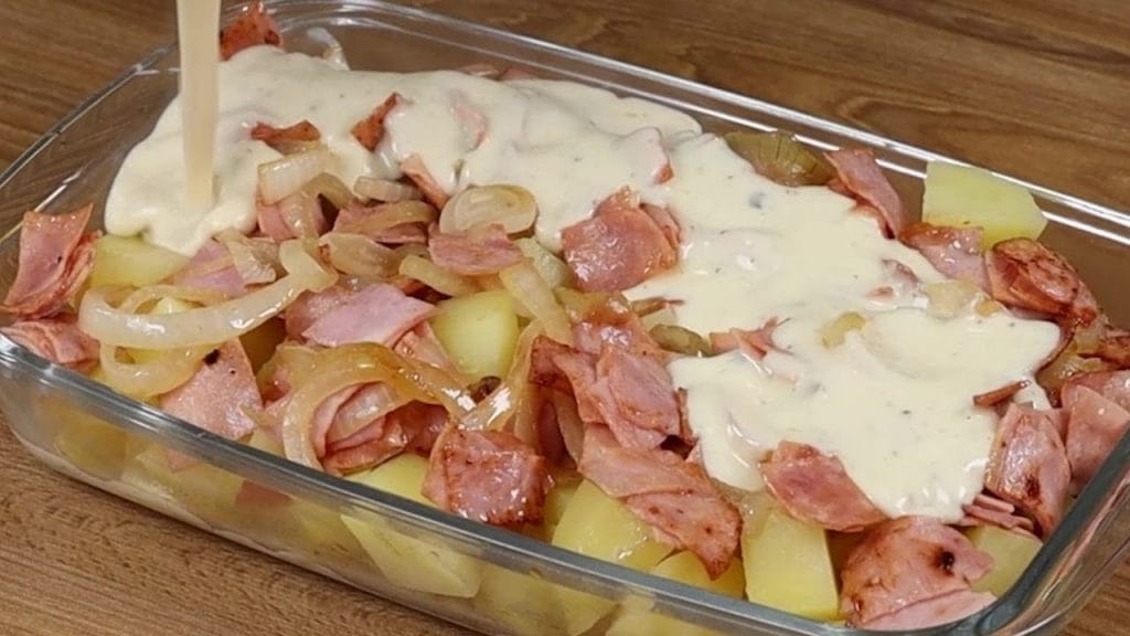 Patate e prosciutto in teglia in 1 minuto. La cena veloce e super buona ha solo 240 calorie