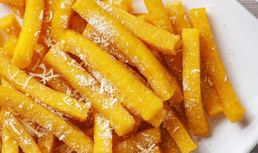 Bastoncini di polenta: un finger food con pochi ingredienti, veloci e economici. Solo 40 Kcal!
