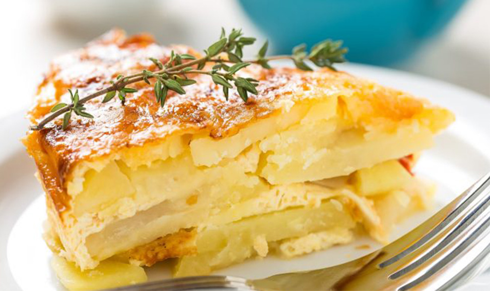 Torta di patate greca, ma senza sfoglia! La ricetta saporita della nonna si fa così, ha solo 180 Kcal