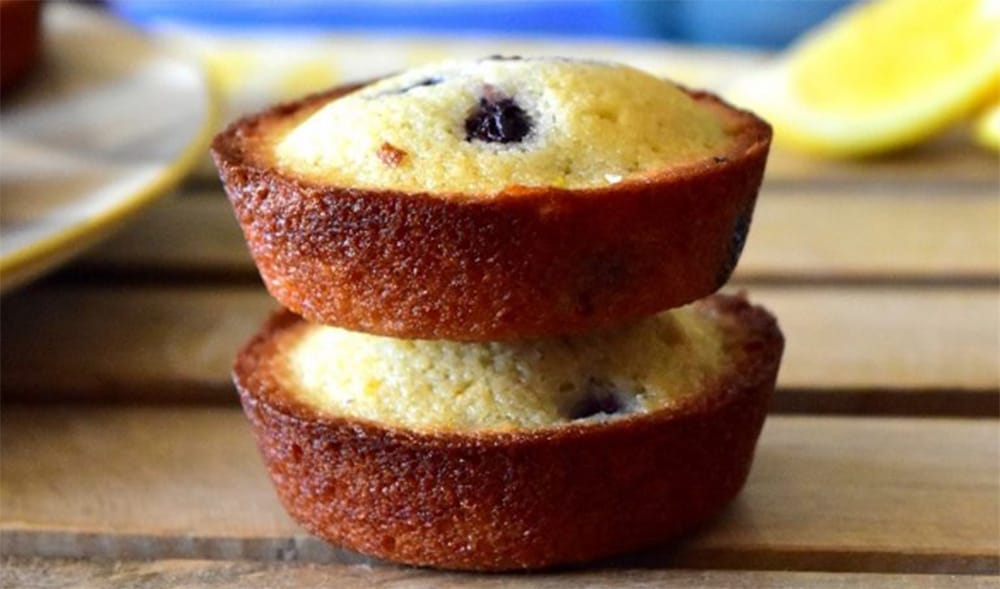 Tondini mirtilli e miele: il dolcetto con poca farina e senza lievito. Solo 160 Kcal!