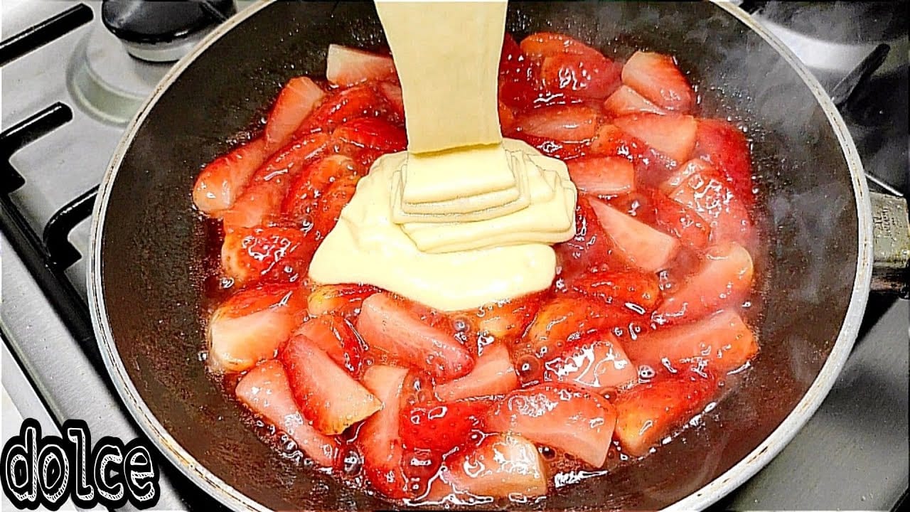 Torta di fragole in padella