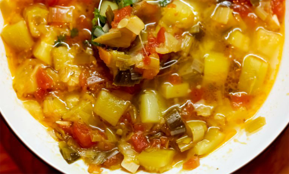 La zuppa bruciagrassi, perfetta anche per abbassare il colesterolo e la glicemia. Solo 220 Kcal!