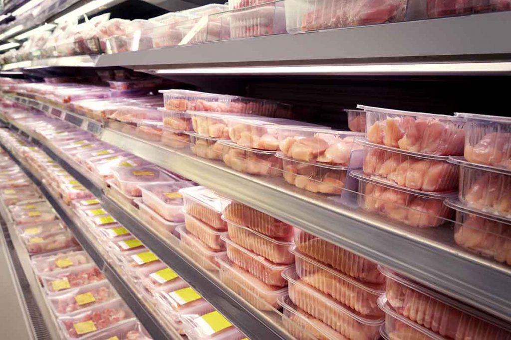 Pollo: quasi 1 su 3 contaminato da salmonelle nei supermercati italiani (anche in marchi che non ti aspetti). Ecco la lista!