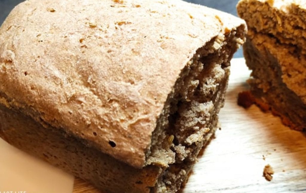 Pane con sola farina di segale, perfetto per chi soffre di glicemia alta e colesterolo. Solo 170 Kcal!