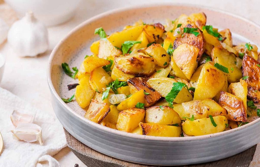 Aggiungete la birra alle patate! Preparate al forno o in padella sono una meraviglia