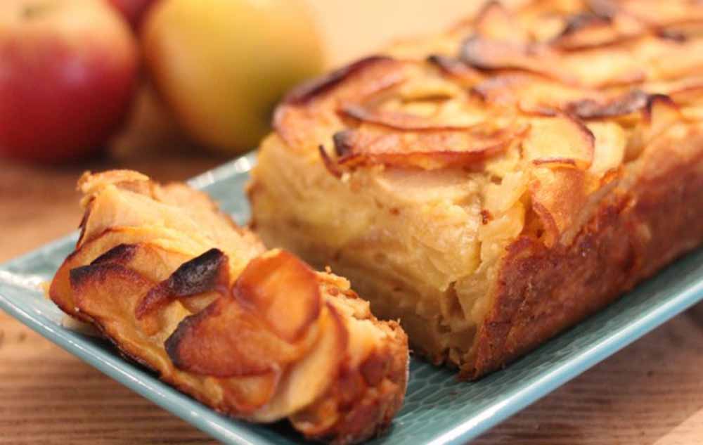 Dolce alle mele senza burro? Prepara l’impasto e versalo in uno stampo per plumcake! Solo 170 Kcal