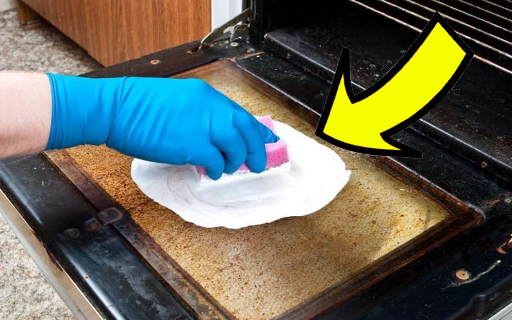 Pulire il forno dallo sporco! E' questo il trucco, non serve il detersivo