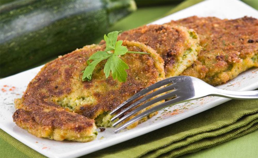 Prepara questo impasto saporito e avrete delle cotolette di zucchine buonissime! Solo 190 Kcal