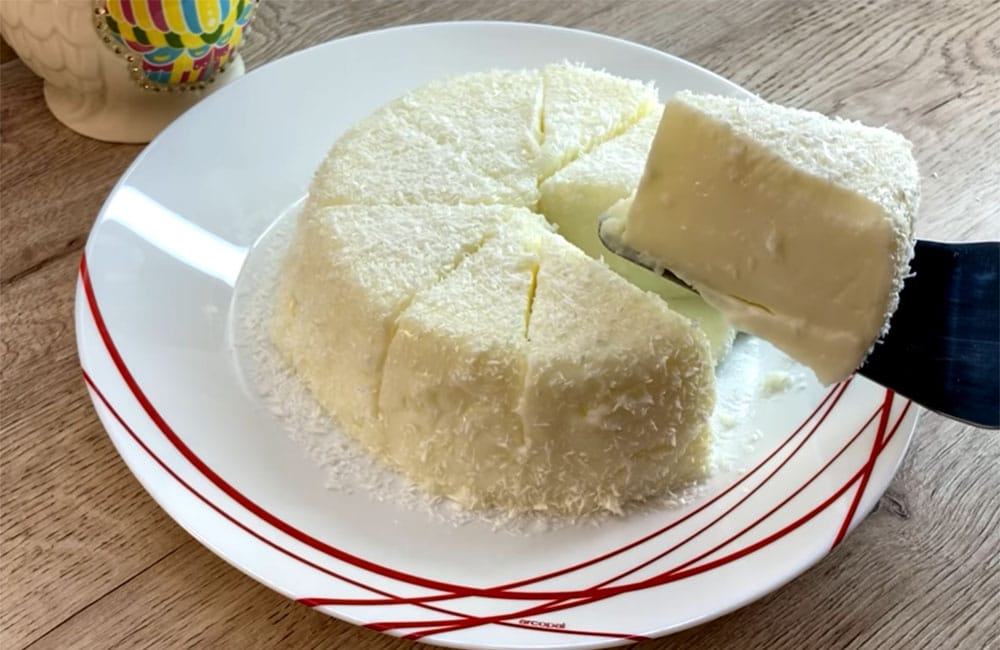 Dolce cremoso al latte e cocco, un semifreddo gustoso ma anche dietetico. Solo 140 Kcal!