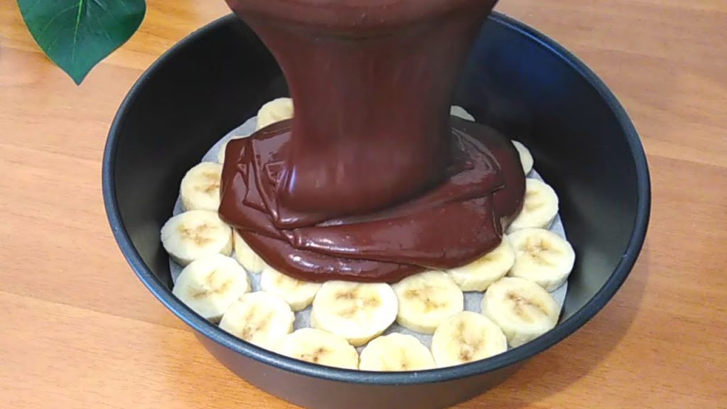 Hai 2 banane e del cacao? Prepara questa torta, si cuoce in padella ed è buonissima. Ha solo 180 Kcal