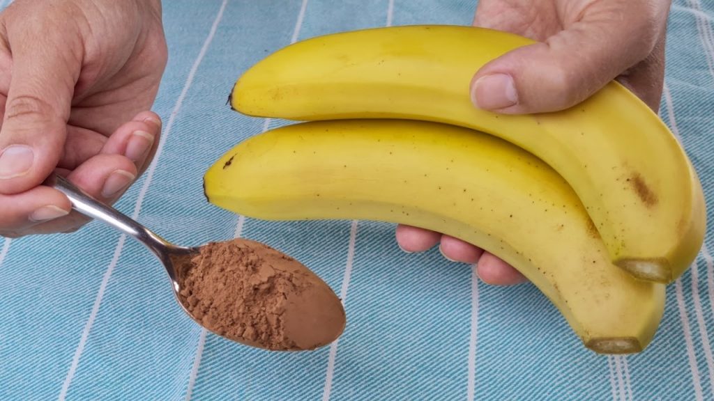 Banane e cacao: torta in 10 minuti | Senza farina né zucchero, ma tanto buona. Solo 150 Kcal!