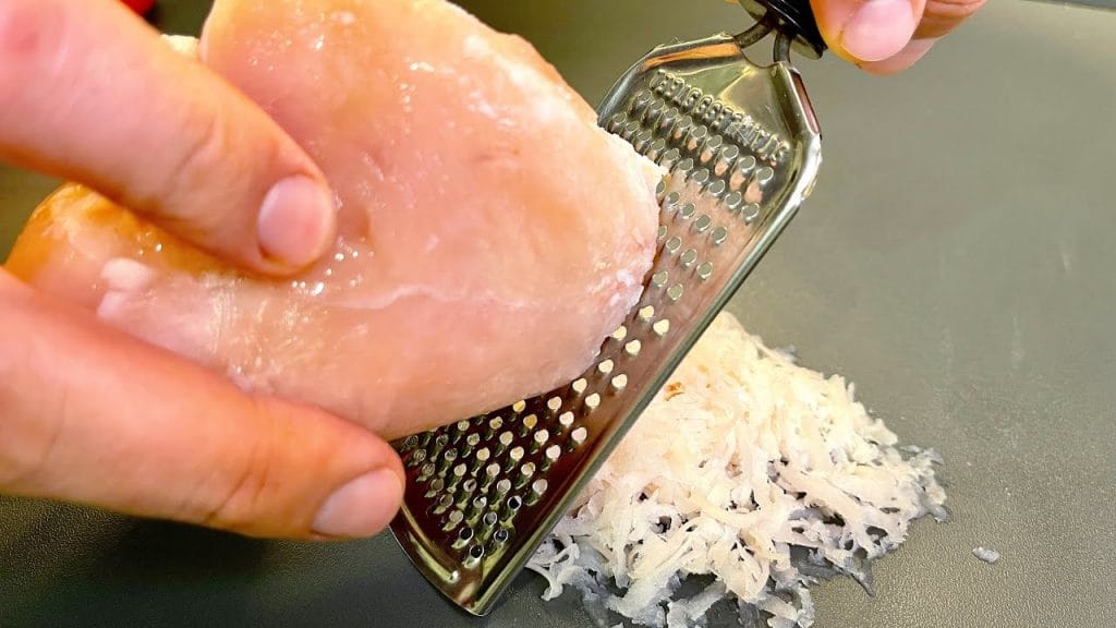 Petto di pollo congelato? Nessun problema, grattugialo e prepara questa ricetta sfiziosissima. Solo 220 Kcal!