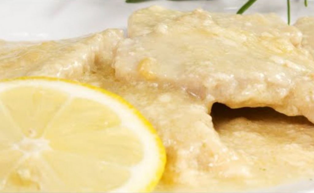 Petto di pollo al limone: la scaloppina buona, saporita e anche dietetica piace proprio a tutti. Solo 150 Kcal!