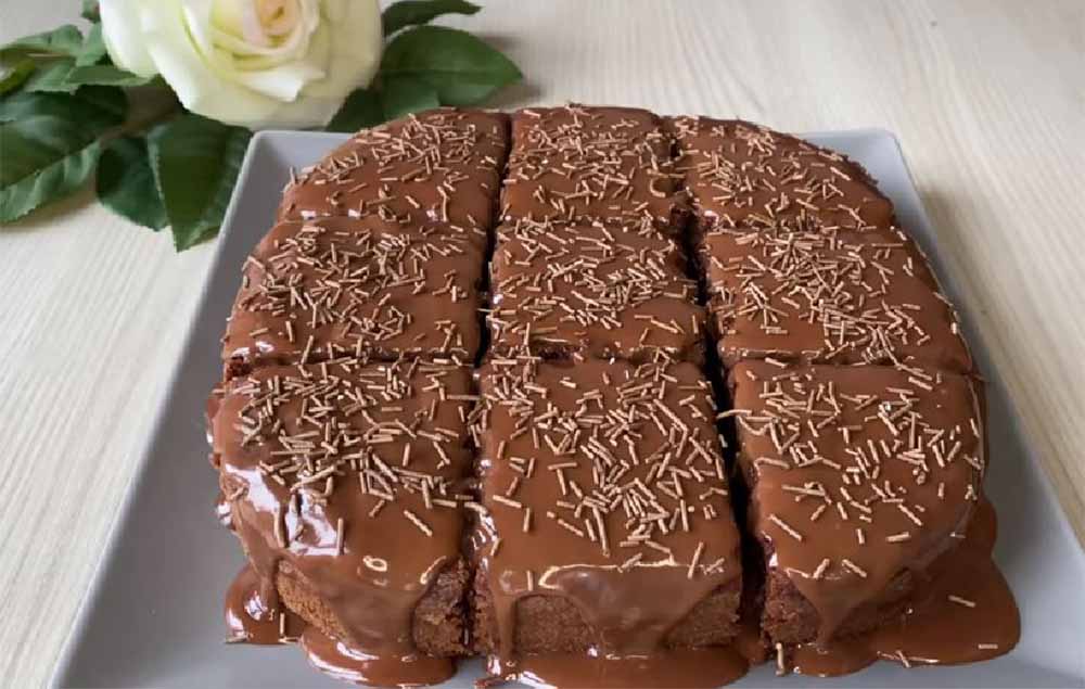 Senza burro! La torta al cioccolato morbidissima, super golosa e leggera, si prepara in un baleno!