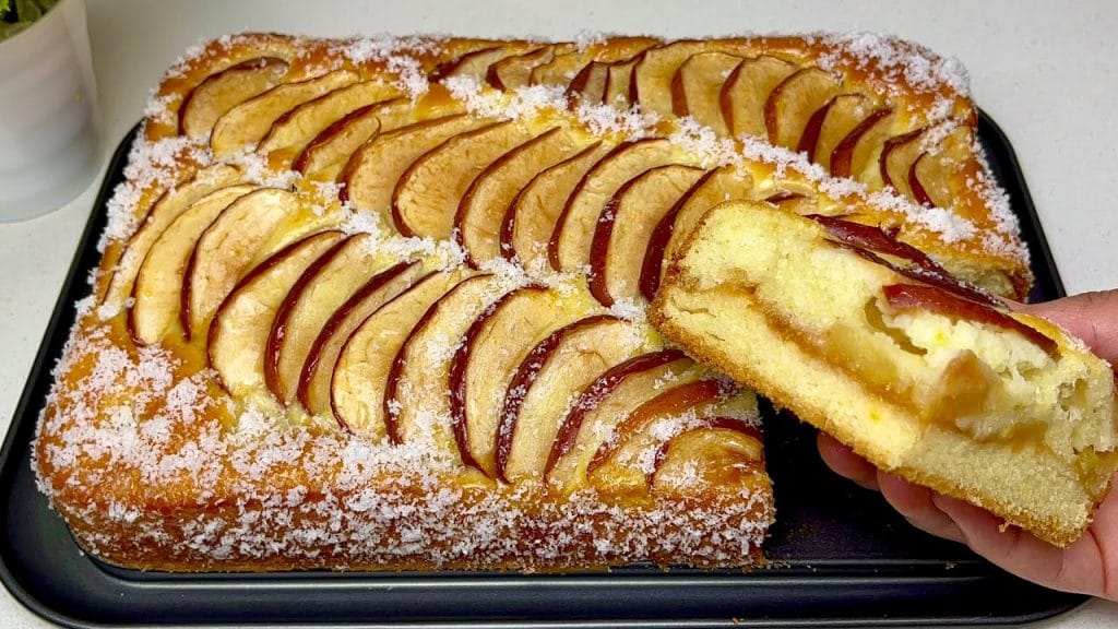 Torta di mele versata, fatela così e si scioglierà in bocca già dal primo morso. Solo 190 kcal!