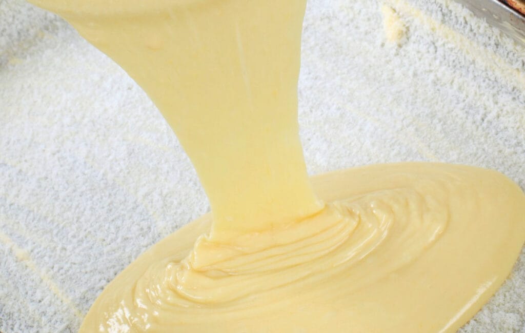 Lo impasto in 5 minuti e lo verso in teglia, ora questo dolce è diventato il mio preferito: ha solo 180 Kcal!