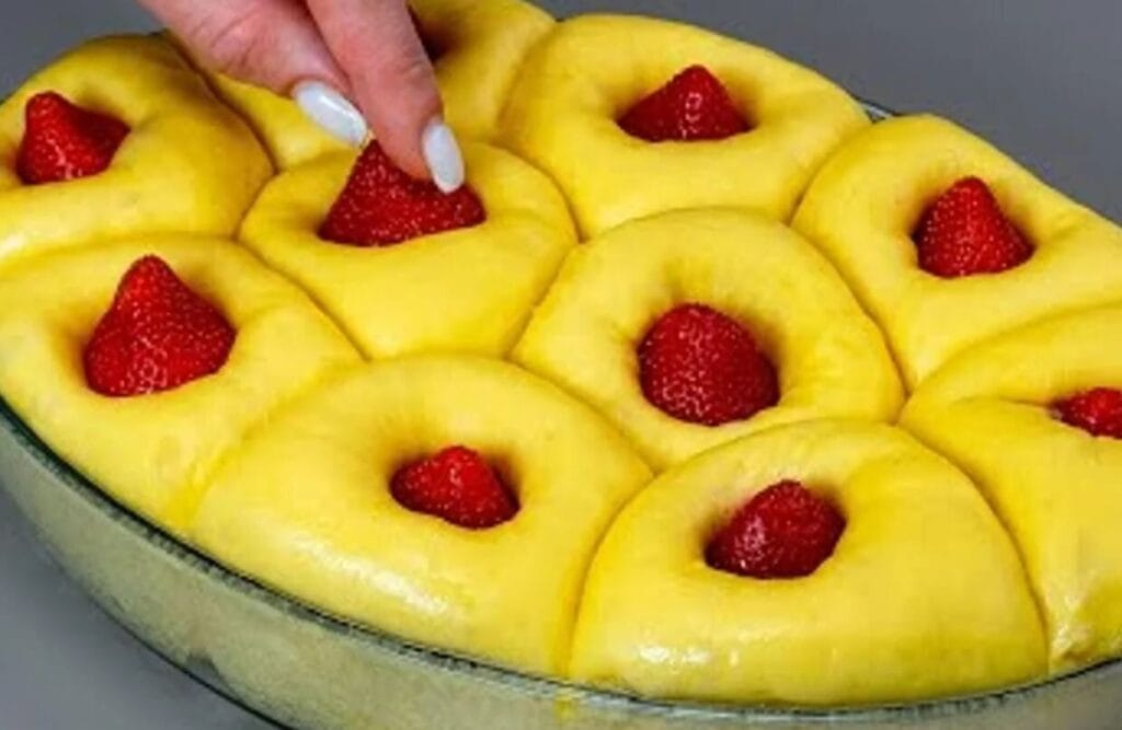 Preparo l’impasto e faccio un fiore gigante | Non c’è niente di più buono: pazzesco! Solo 190 Kcal