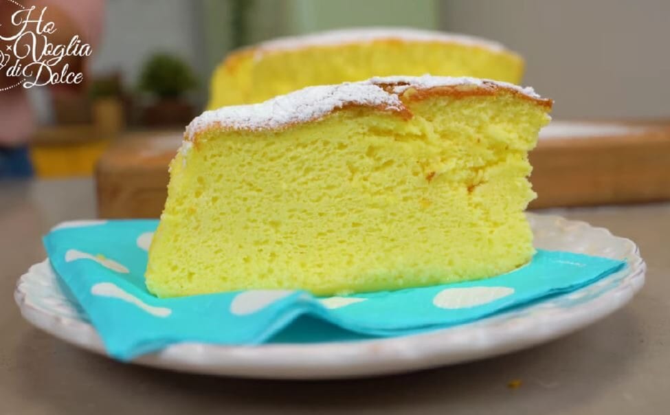 Yogurt, uova e della farina: mai fatta una torta così | Sparisce in 3 minuti | Solo 140 Kcal!