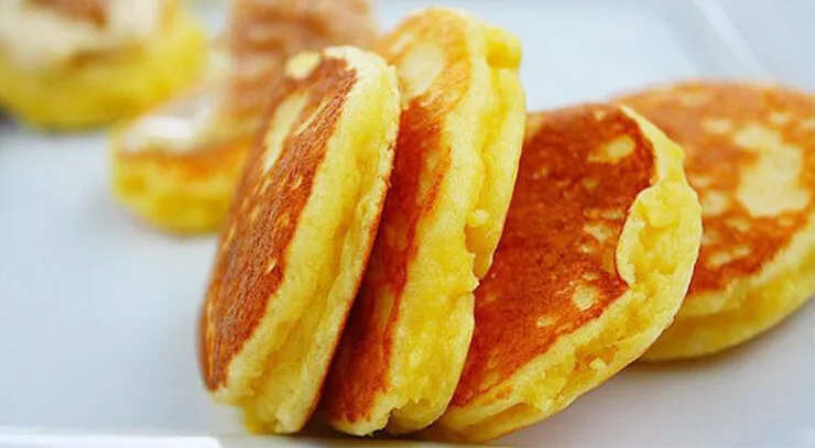 I pancake 2 ingredienti, senza farina, burro e latte per una colazione super dietetica con 35 calorie!